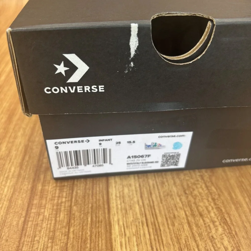 Converse Chuck Taylor All Star Kids 9 White Dinosaur Print Like New A15067F Low